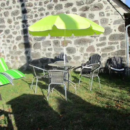 Charmante Maison Au Coeur Du Parc Des Volcans: Cheminee, Jardin Cloture, Ideale Randonnee - Fr-1-742-485