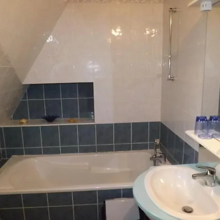 Charmante Maison Au Coeur Du Parc Des Volcans: Cheminee, Jardin Cloture, Ideale Randonnee - Fr-1-742-485 Holiday home *